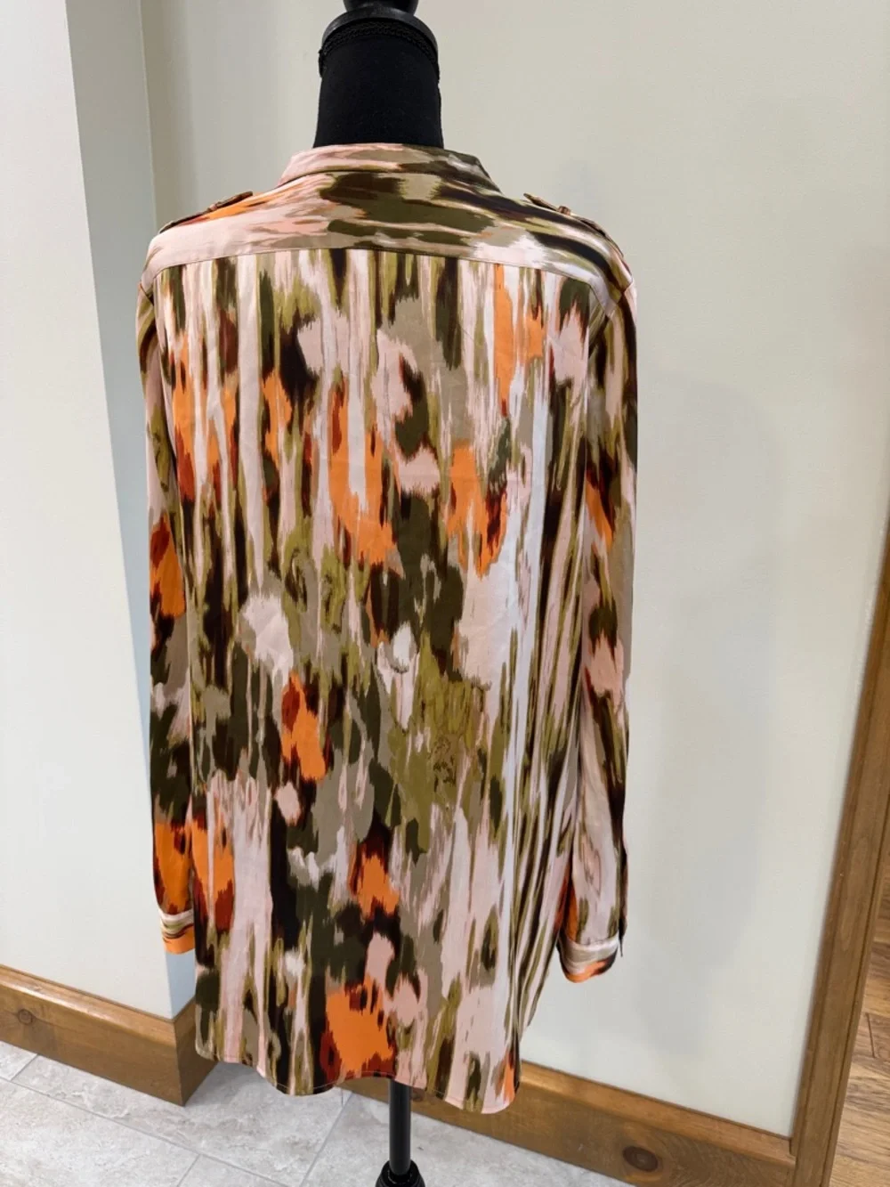 Calvin Klein Multicolored
Abstract Print Tab Sleeve Blouse size L - Picture 3 of 6